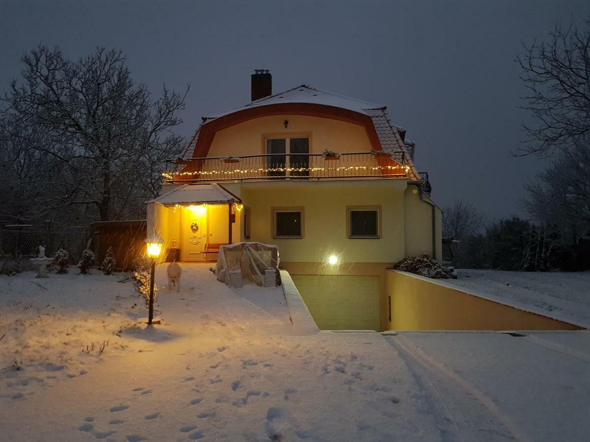 Gastehaus Stein Hotel Nemesbuk Bagian luar foto